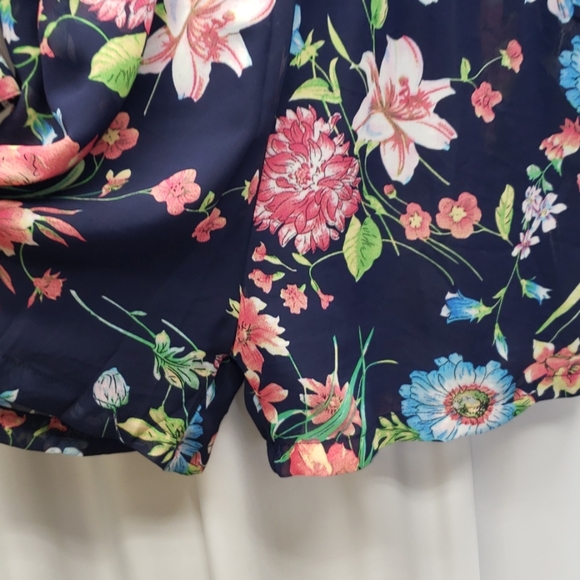 the Hanger shorts romper size med - Picture 3 of 7